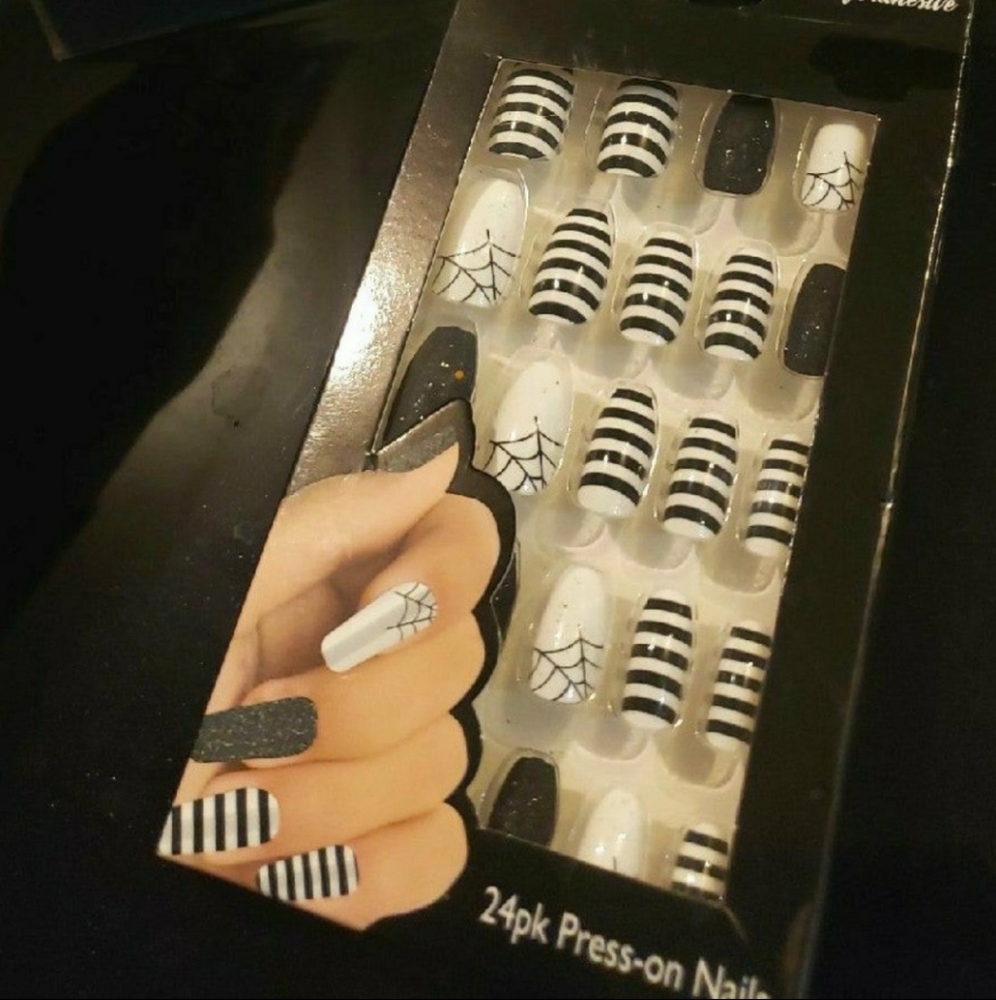 Spiderweb press on nails w/ web face decala